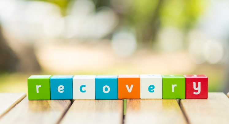 Navigating the Recovery Process After Dental Implant Surgery